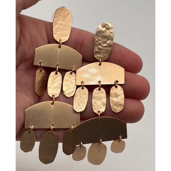 Kendra Scott Emmet Textured Gold Chandelier Drop Earrings - Picture 3 of 8